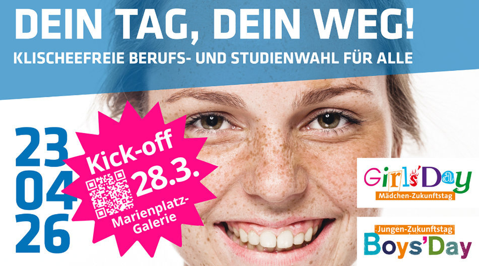 Junge Frau mit Brille und Zopf blickt lächelnd in die Kamera vor blauem Hintergrund mit großem Text und Terminen sowie buntem Logo rechts